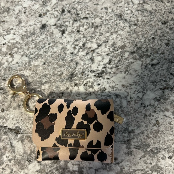 Itzy Ritzy Handbags - Itzy ritzy card wallet